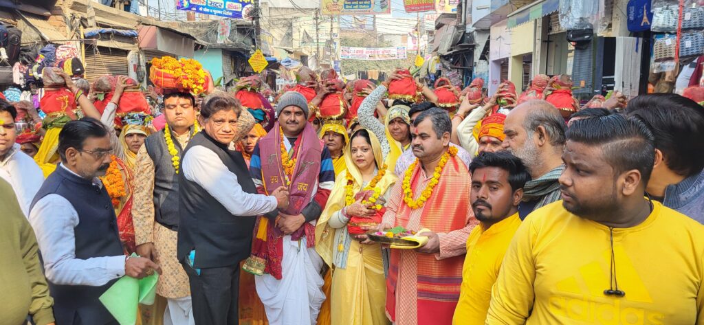 भागवत कथा से बसंत महोत्सव का आगाज, नगर में निकली भव्य कलश यात्रा 3 1004291625