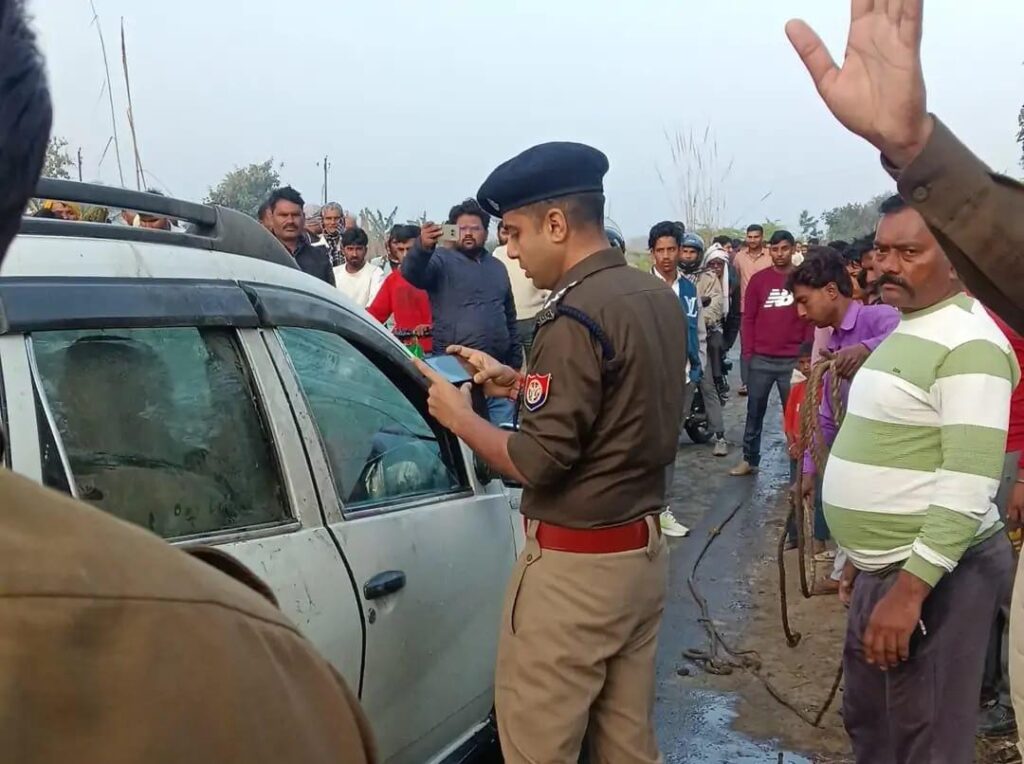 Auraiya News: अछल्दा में कार नहर में गिरी, 3 की दर्दनाक मौत 3 37108