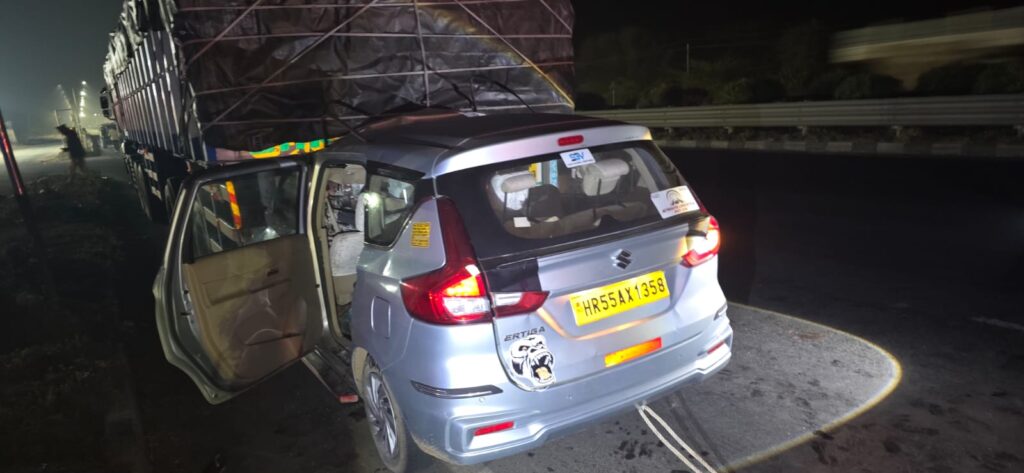 इटावा-आगरा मार्ग पर भीषण सड़क हादसा, दो की मौत 3 39975