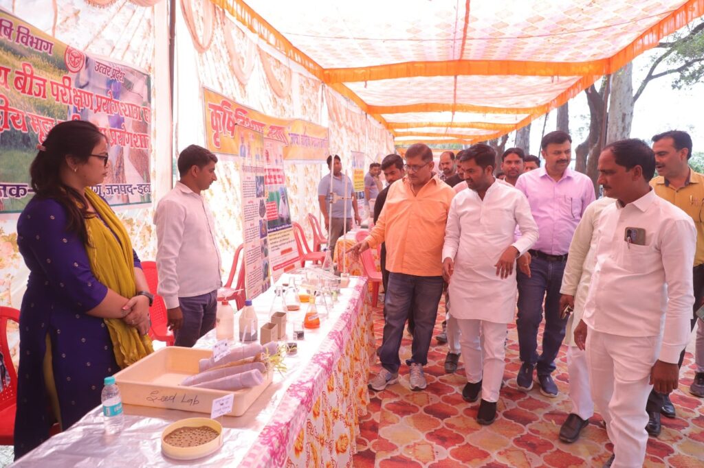 जौनई में एक दिवसीय कृषि मेला,मेले में उन्नत खेती की तकनीकों से रूबरू हुए किसान 4 54158