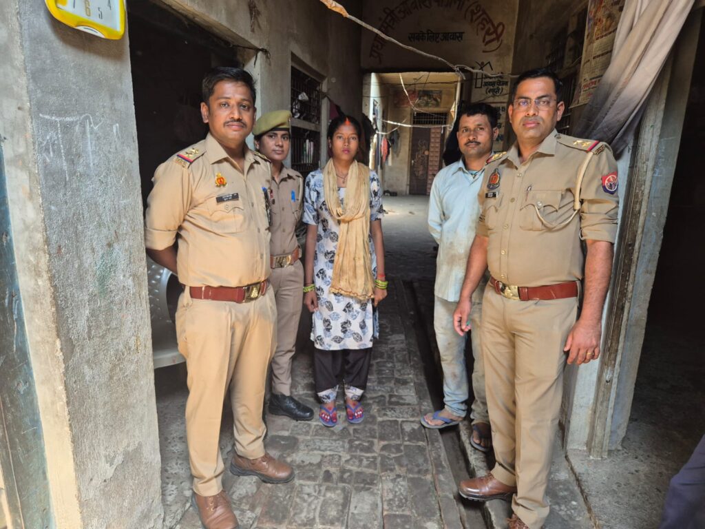 एंटी रोमियो स्क्वायड सक्रिय, महिला सुरक्षा को लेकर घर-घर पहुंची पुलिस 3 60054