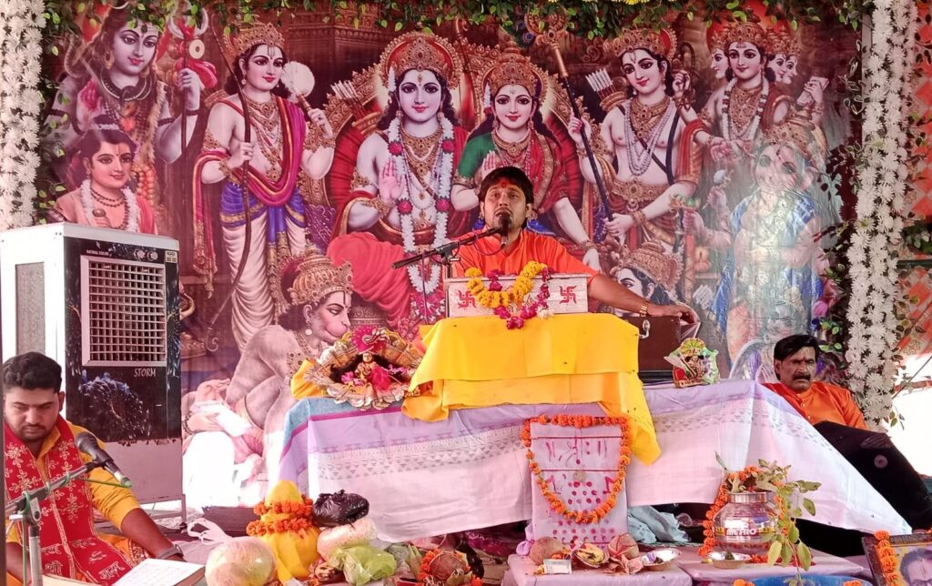 केवट संवाद सुन भावुक हुए श्रद्धालु, उर्मिला के त्याग की कथा ने नम कीं आंखें 3 103500