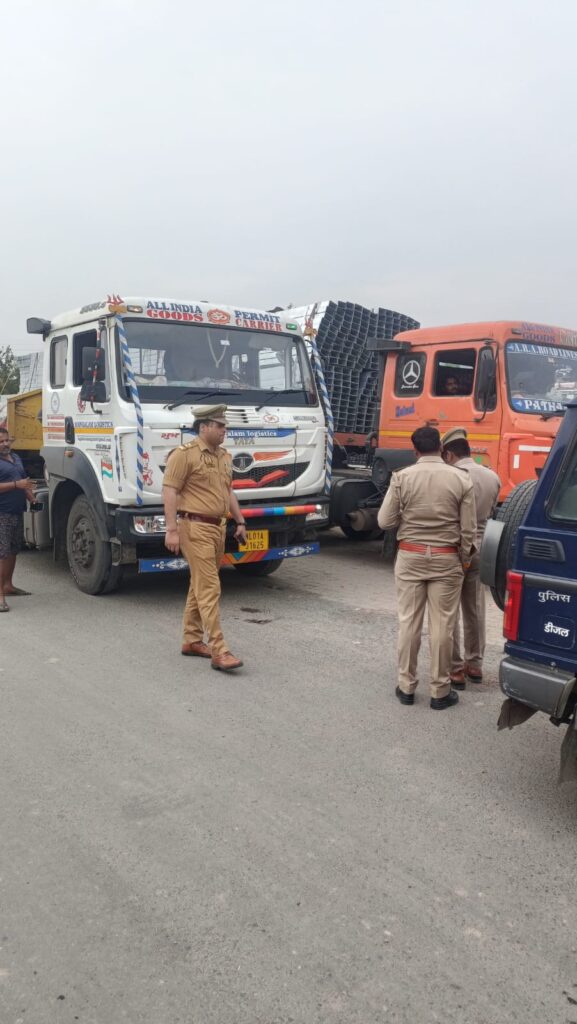 यातायात नियम तोड़ने वालों पर जसवंतनगर पुलिस का शिकंजा, 130 चालान और डंपर सीज 3 105460