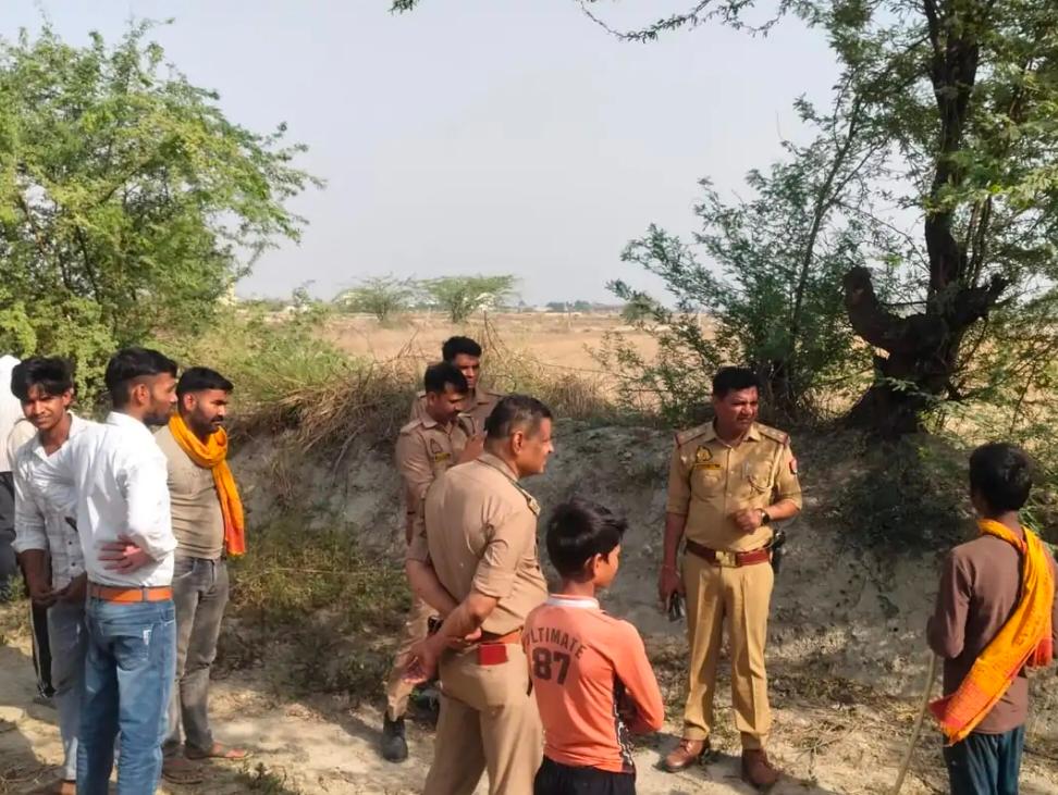 सड़क किनारे मिला युवक का शव, इलाके में सनसनी 3 108428