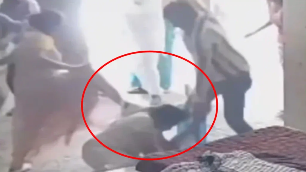 चंदौली में महिला सपा नेता के घर घुसकर हमला, CCTV फुटेज वायरल 3 108840