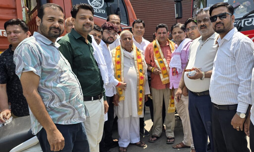 हरिद्वार में श्रीमद्भागवत कथा हेतु श्रद्धालुओं की बस रवाना, जैन समाज ने किया भव्य स्वागत 3 110014
