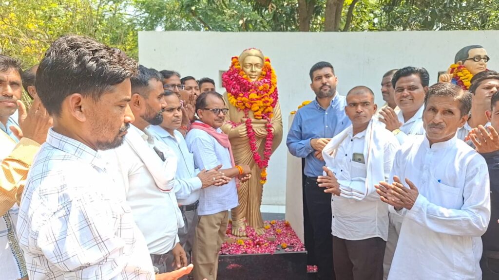 लोकमाता अहिल्याबाई होल्कर जयंती पर क्षेत्र में हुए श्रद्धांजलि कार्यक्रम 3 110046