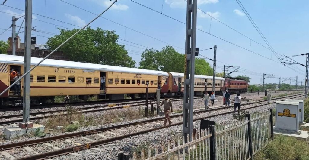 ट्रेन की चपेट में आने से 32 वर्षीय अज्ञात युवक की मौत 3 110142