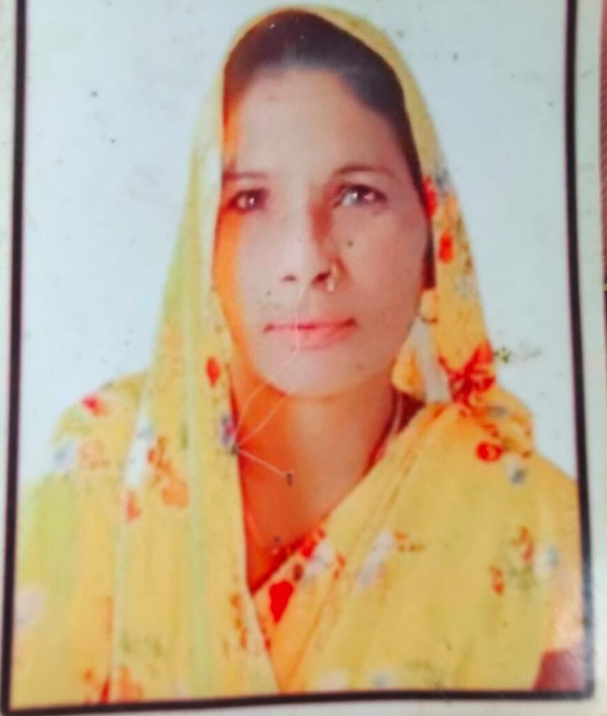 दरवाजे पर खड़ी महिला को ट्रैक्टर ने मारी टक्कर, अस्पताल ले जाते समय मौत 3 94099