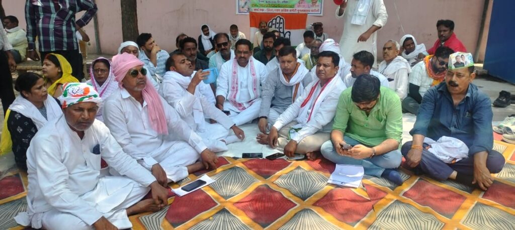 कांग्रेस जनो ने विभिन्न मांगों को लेकर किया धरना-प्रदर्शन 3 98868