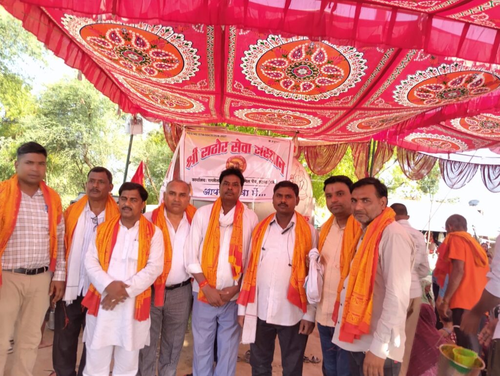 भागवत भंडारे में श्री राठौर सेवा संस्थान ने ठंडे पानी वाले टैंकर का सहयोग कर पिलाई प्याऊ, ग्रामीणों ने किया जोरदार स्वागत 3 115604