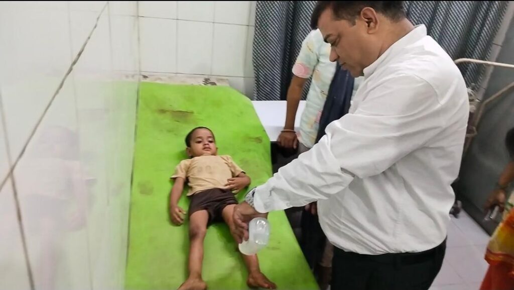 घर के बाहर खेल रही मासूम पर बंदर का हमला, गंभीर घायल 3 115734