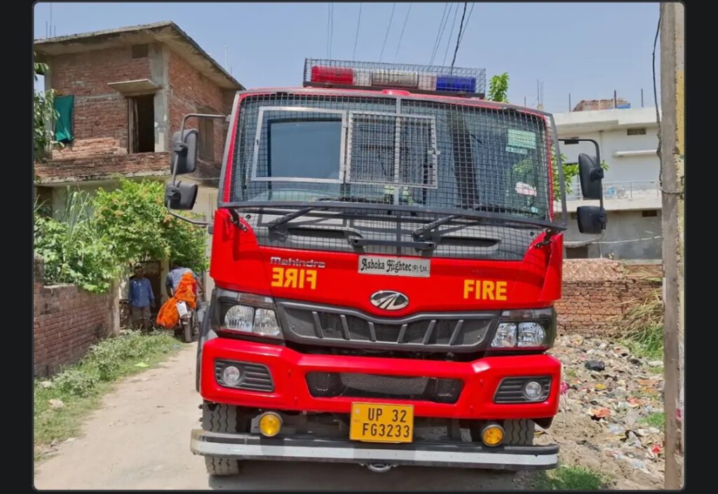 घंटो मशक्कत के बाद फायर ब्रिगेड ने आग पर पाया काबू 3 116731