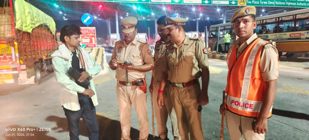 ट्रैफिक नियमों का उल्लंघन करने वालों पर शिकंजा, लगातार चेकिंग से बढ़े चालान 3 126611