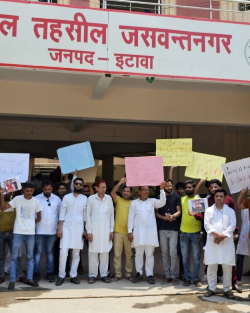 पैगंबर साहब पर आपत्तिजनक टिप्पणी के विरोध में मुस्लिम समाज ने तहसीलदार को सौंपा ज्ञापन 3 130779