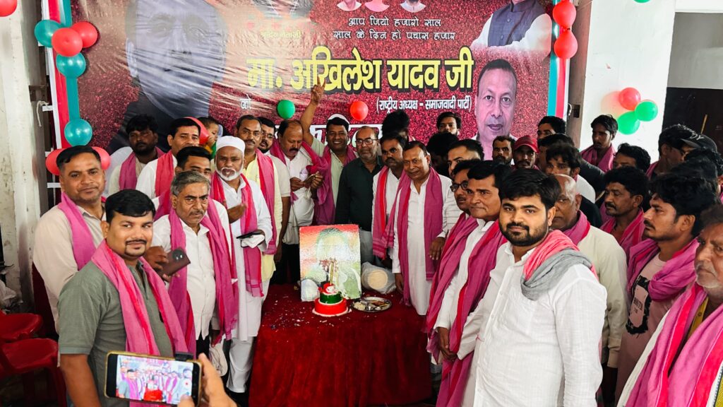 व्यापार मंडल अध्यक्ष सुभाष गुप्ता के नेतृत्व में रेल मंडी में हुआ आयोजन 3 133698